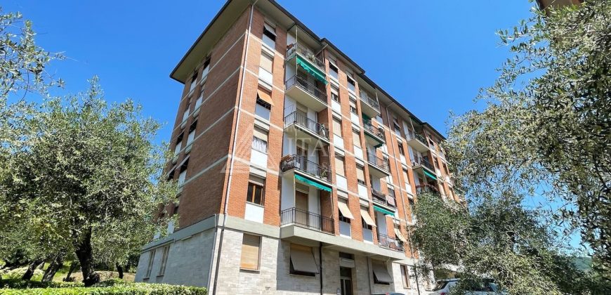 Montepertico – trilocale con balcone, posto auto condominiale