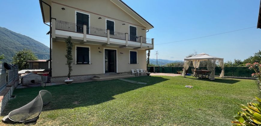 Colline di Sarzana (SP) – bella villa 4 vani con grande giardino e taverna