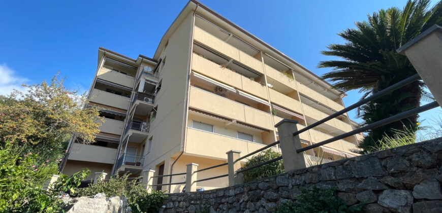 San Terenzo di Lerici – Moderno 5 vani con balconata vista mare, box auto e cantina