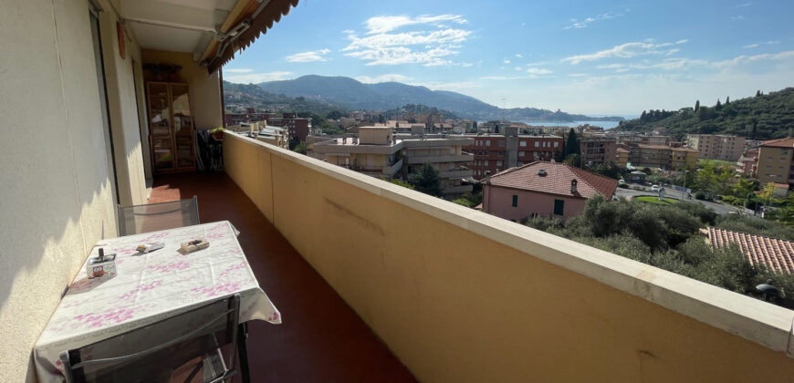 San Terenzo di Lerici – Moderno 5 vani con balconata vista mare, box auto e cantina