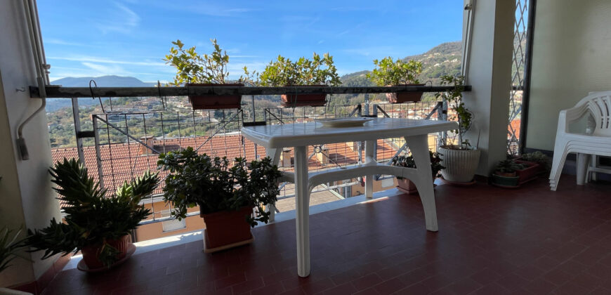 Prima collina est – Panoramico moderno 5v con balconate vivibili, box auto e cantina