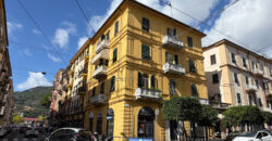 Centro storico – Moderno 4 vani con balconata, arredato