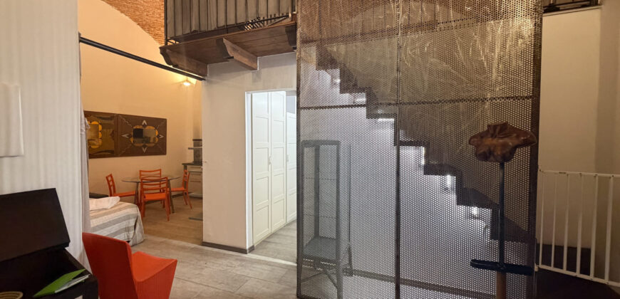 Centro storico – ampio e suggestivo 2,5 vani a destinazione ricettiva