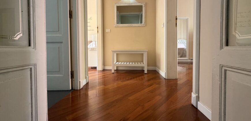 Centro storico – pregiata rifinitura, 4 vani con balcone