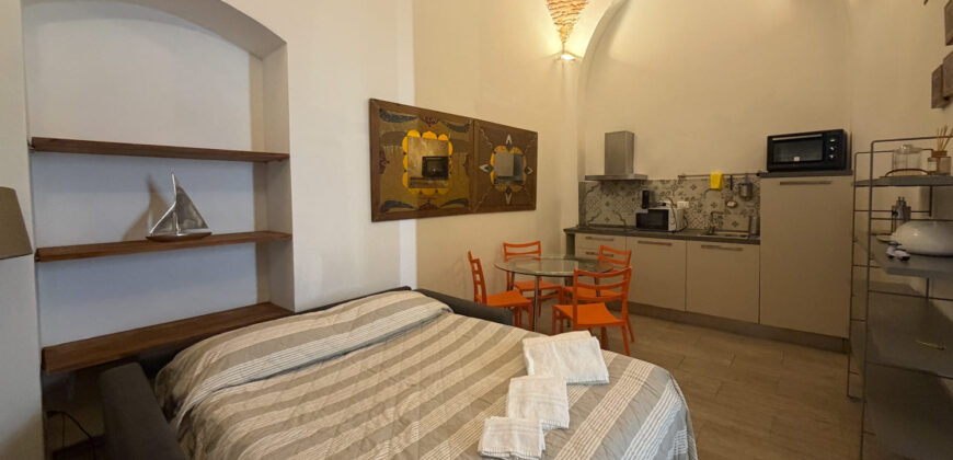 Centro storico – ampio e suggestivo 2,5 vani a destinazione ricettiva