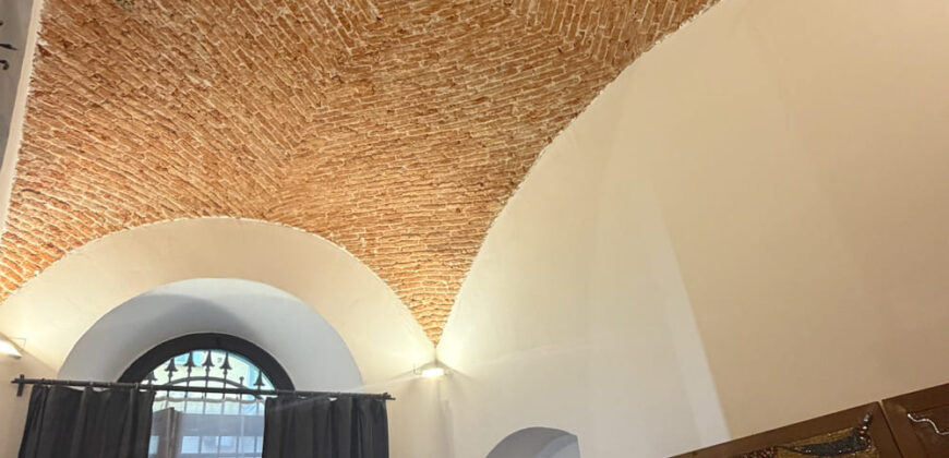 Centro storico – ampio e suggestivo 2,5 vani a destinazione ricettiva