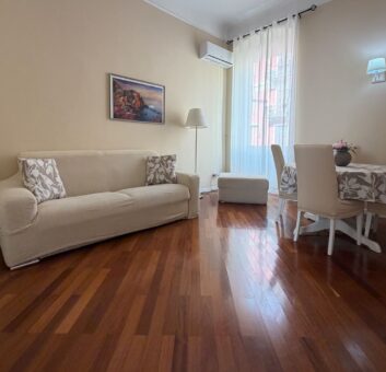 Centro storico – pregiata rifinitura, 4 vani con balcone