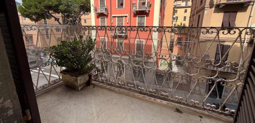 Centro storico – pregiata rifinitura, 4 vani con balcone