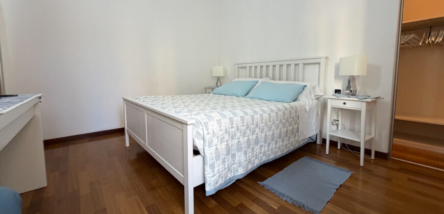 Centro storico – Moderno 4 vani con balconata, arredato