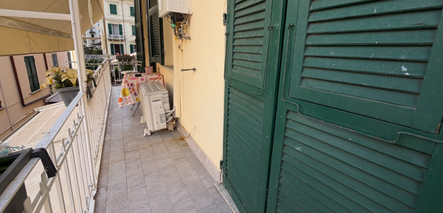 Centro storico – Moderno 4 vani con balconata, arredato