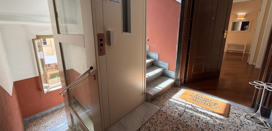 Centro storico – pregiata rifinitura, 4 vani con balcone
