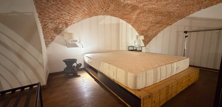 Centro storico – ampio e suggestivo 2,5 vani a destinazione ricettiva