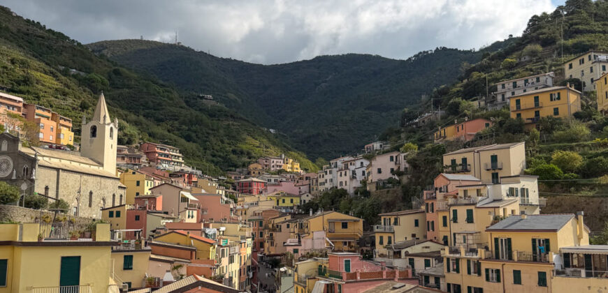 5 terre – Riomaggiore – ampio trilocale con terrazza vivibile