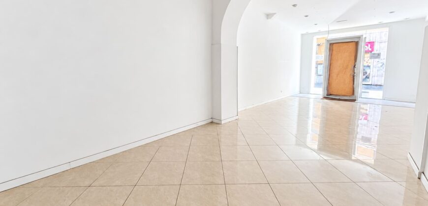 Via Prione – fondo commerciale di 70 mq. con bagno e corte