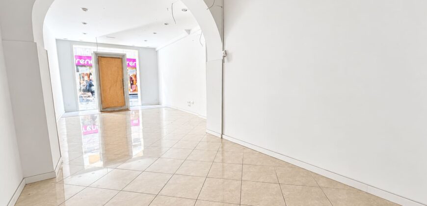 Via Prione – fondo commerciale di 70 mq. con bagno e corte