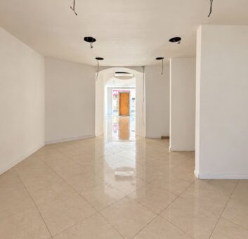 Via Prione – fondo commerciale di 70 mq. con bagno e corte