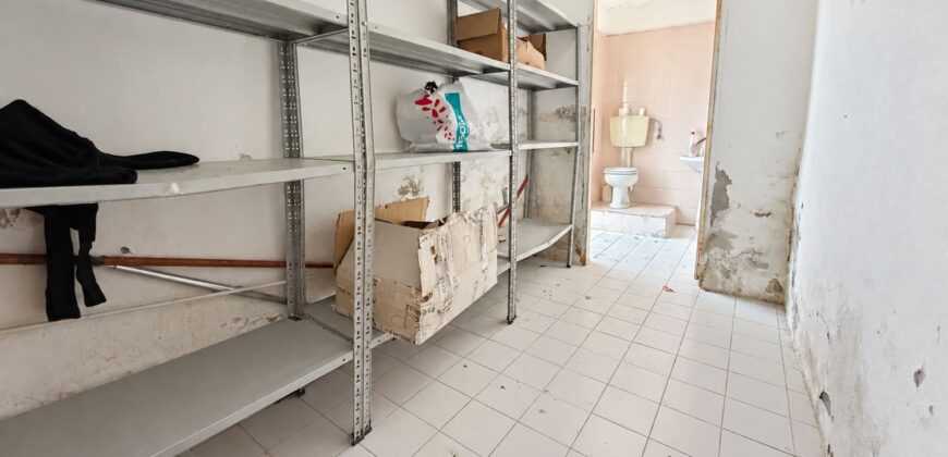 Via Prione – fondo commerciale di 70 mq. con bagno e corte