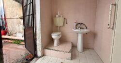 Via Prione – fondo commerciale di 70 mq. con bagno e corte