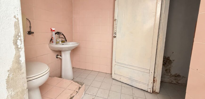 Via Prione – fondo commerciale di 70 mq. con bagno e corte