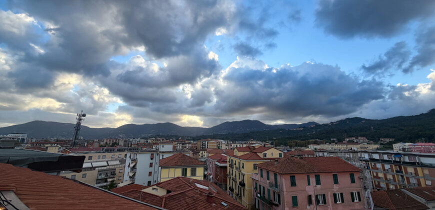 Migliarina – stupendo appartamento di ampi 3,5 vani con 2 balconi, ballatoio e terrazza a tasca